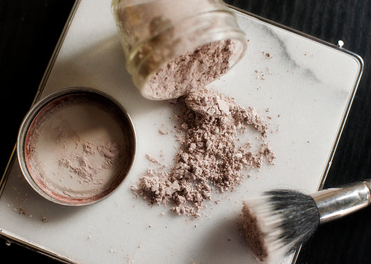 How to make your own natural DIY dry shampoo.
